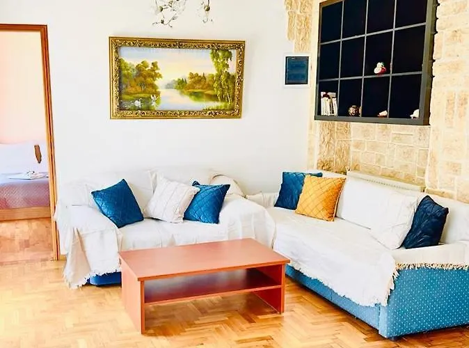 Neoclassical 2Bed in Kallimarmaro
